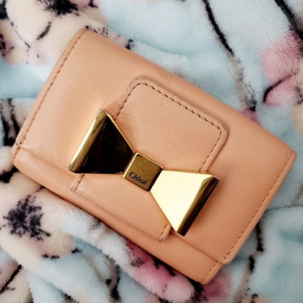 Chloe blush bow keyholder